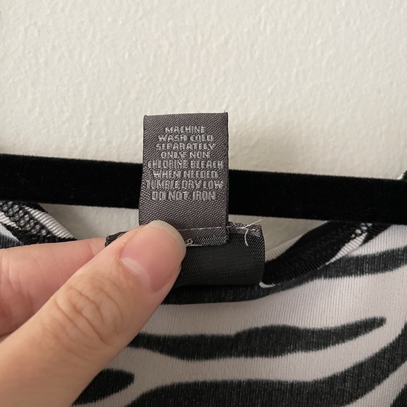 Chicos Zebra Print Slinky Tank Black White Size L Stretch Boho Western Old Money - Picture 5 of 5